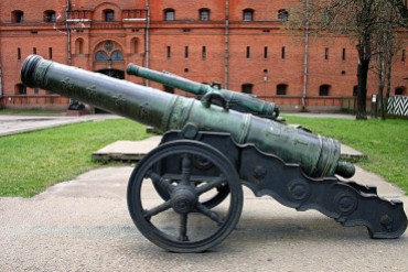 ancient-cannons-in-st-petersburg